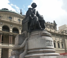 Carlos Gomes-Denkmal.Eröffnungssitzung des.Kolloquiums Interkultureller Studien 2004