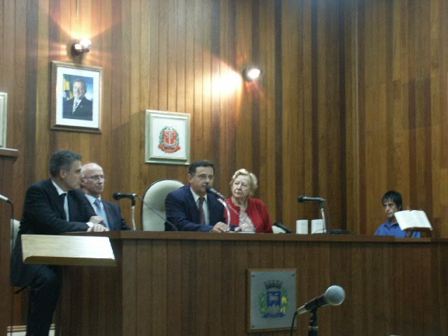 Dr. Ari Cardoso.
